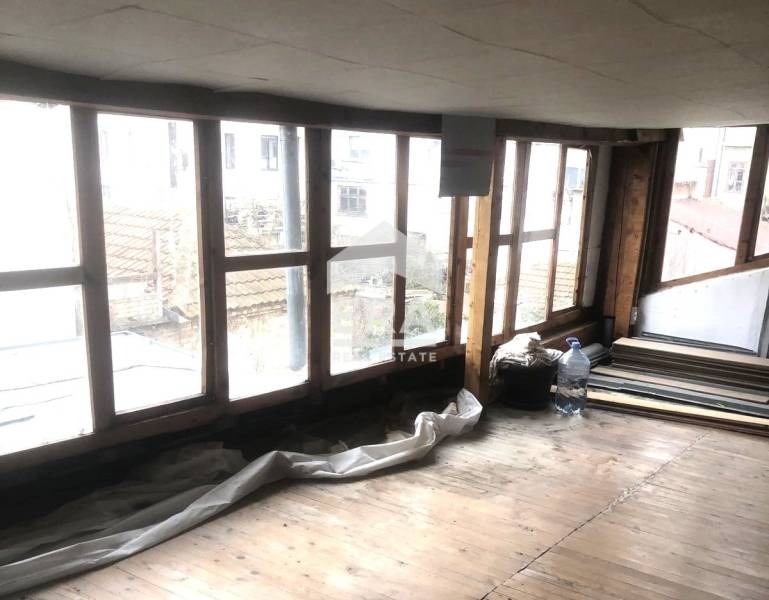 Продава КЪЩА, гр. Варна, Център