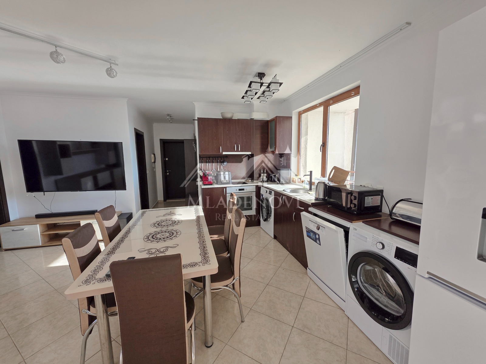 Продава 3-СТАЕН, гр. Ахелой, област Бургас, снимка 2 - Апартаменти - 50442519