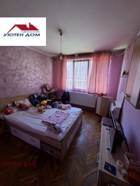Продава  Етаж от къща, град Шумен