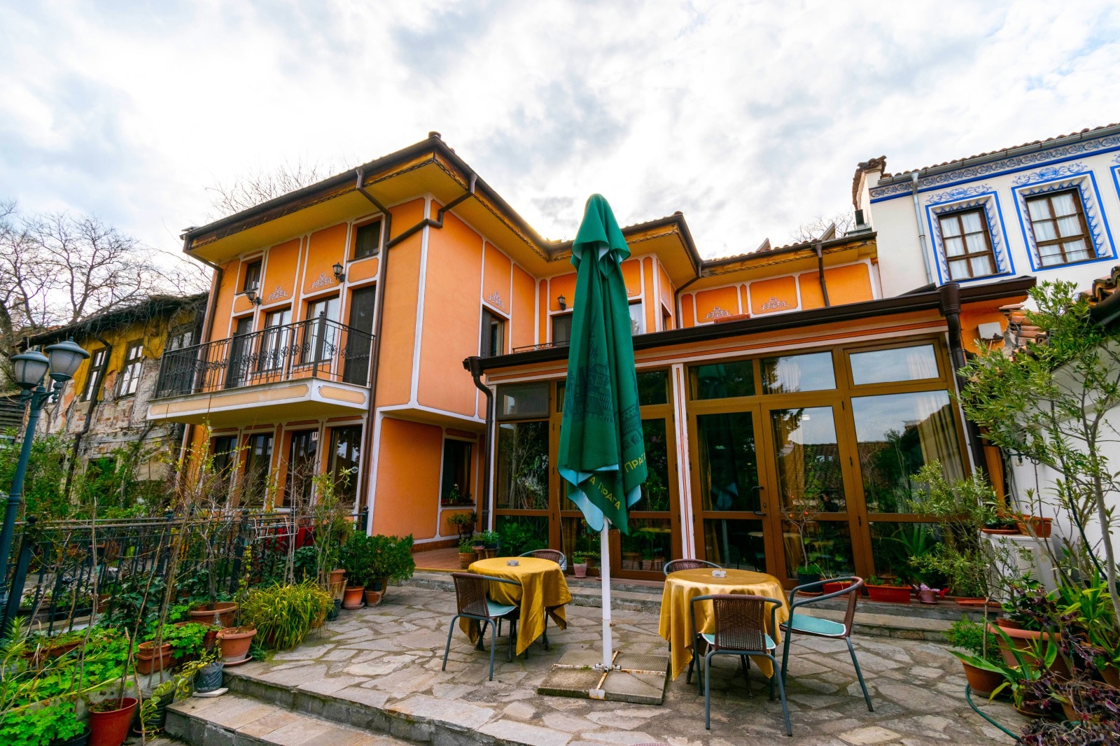 Продава КЪЩА, гр. Пловдив, Старият град, снимка 2 - Къщи - 55408526