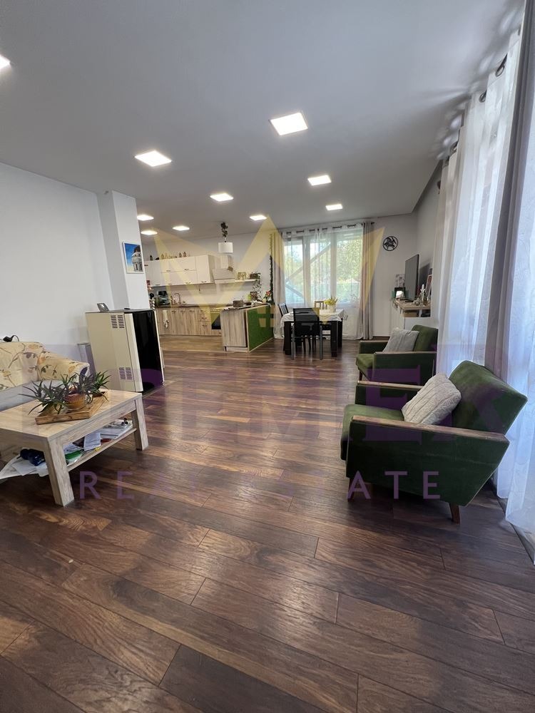Продава КЪЩА, с. Средно село, област Варна, снимка 3 - Къщи - 55351099