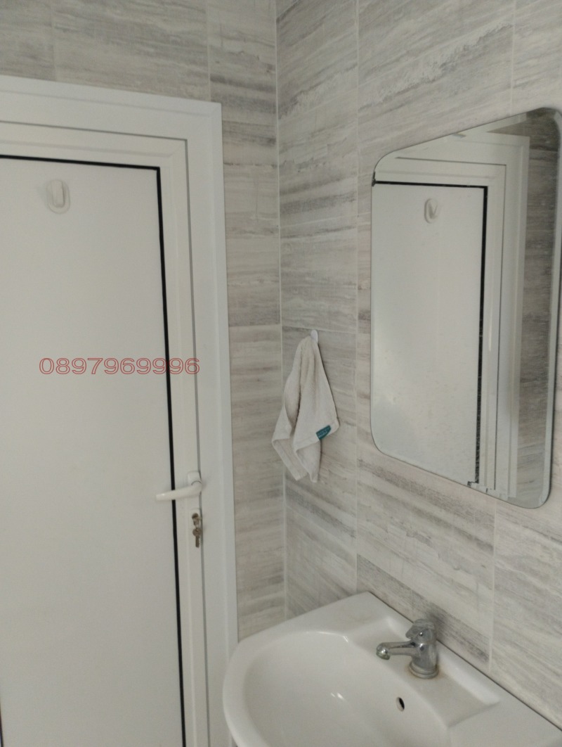 Продава ВИЛА, гр. Добрич, м-т Газибаба, снимка 13 - Вили - 52779606