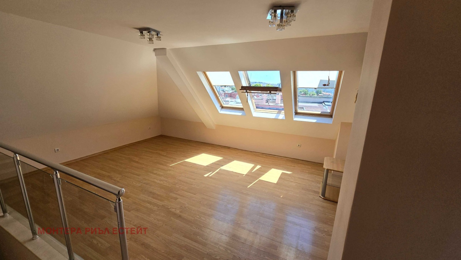 Продава 3-СТАЕН, гр. Варна, Цветен квартал