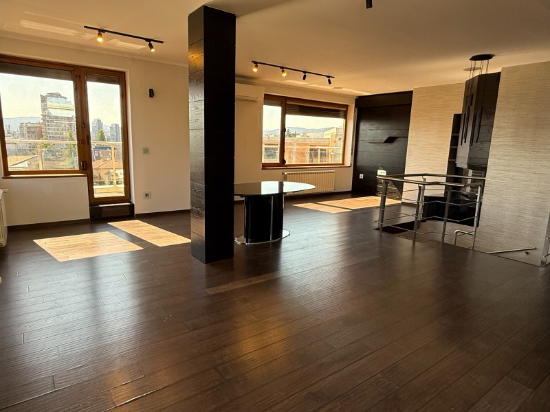 À venda  Casinha Sofia , Iztok , 402 m² | 70443940 - imagem [2]