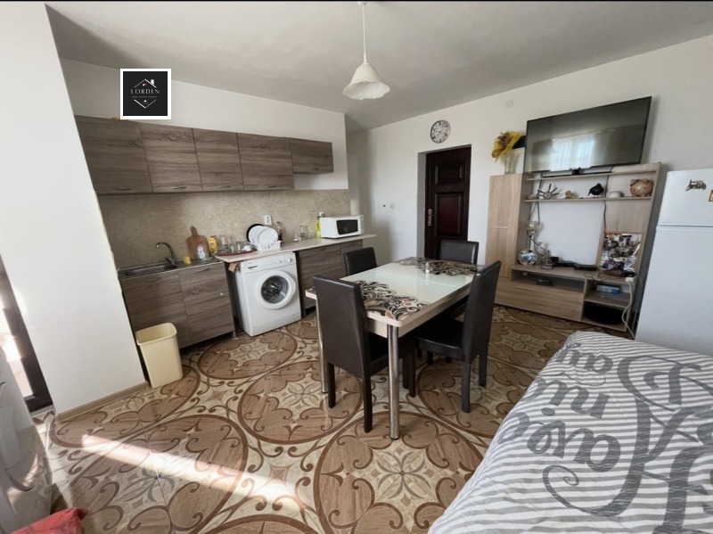 Продава 2-СТАЕН, с. Звъничево, област Пазарджик