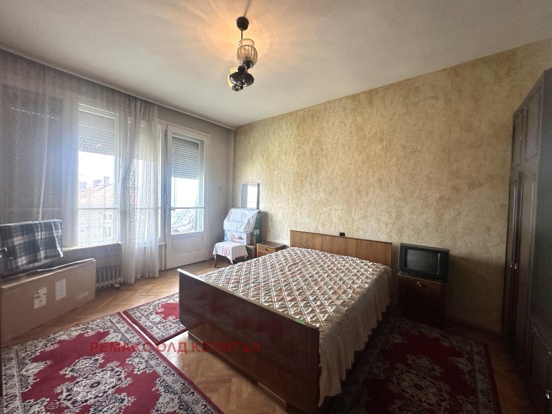 Продава ЕТАЖ ОТ КЪЩА, гр. Велико Търново, Център, снимка 7 - Етаж от къща - 53588427