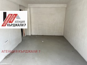 2 спаваће собе Вазрожденци, Карджали 8