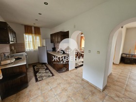 Hus Balsjik, region Dobrich 11
