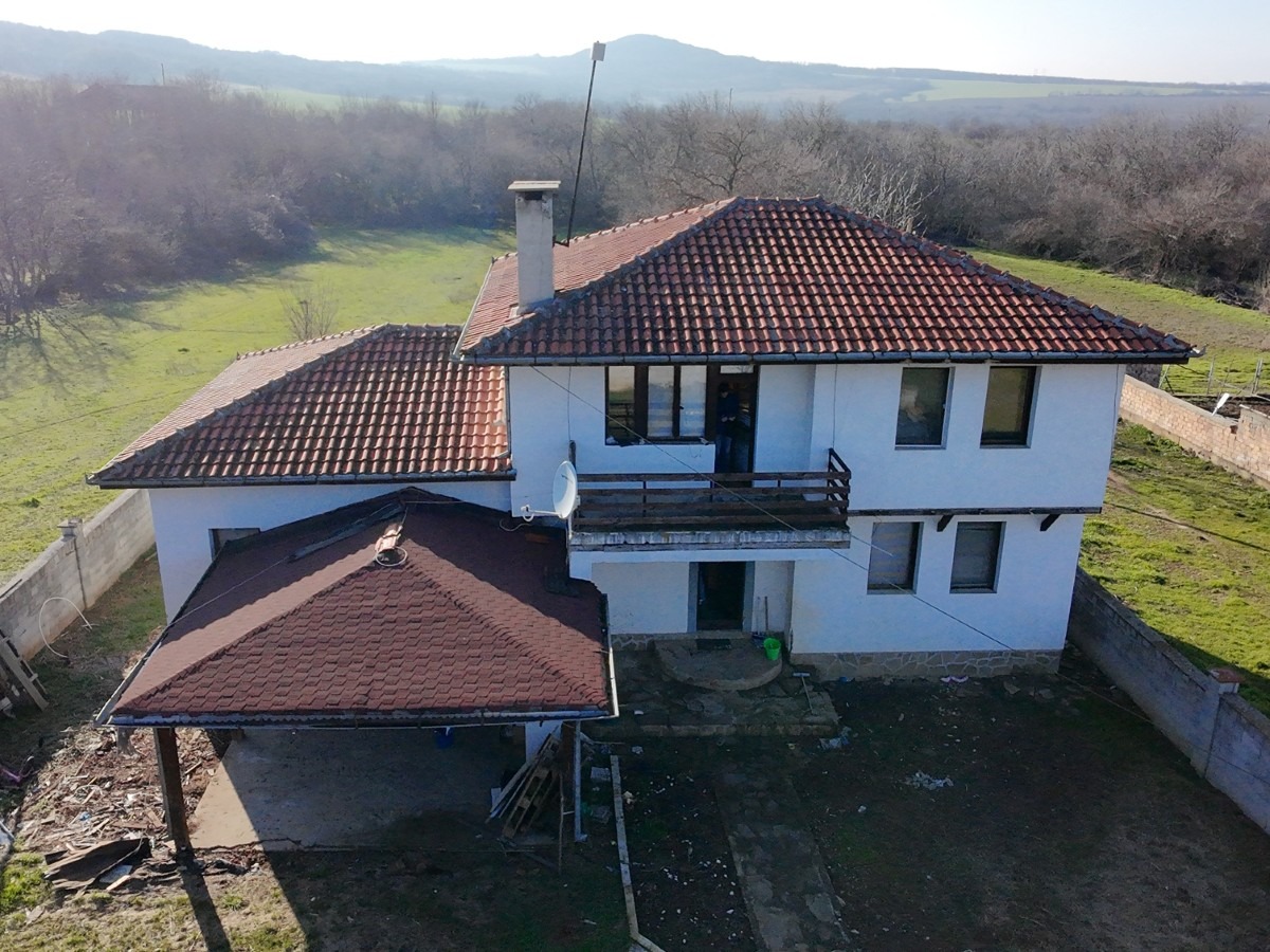 Продава КЪЩА, с. Хотница, област Велико Търново