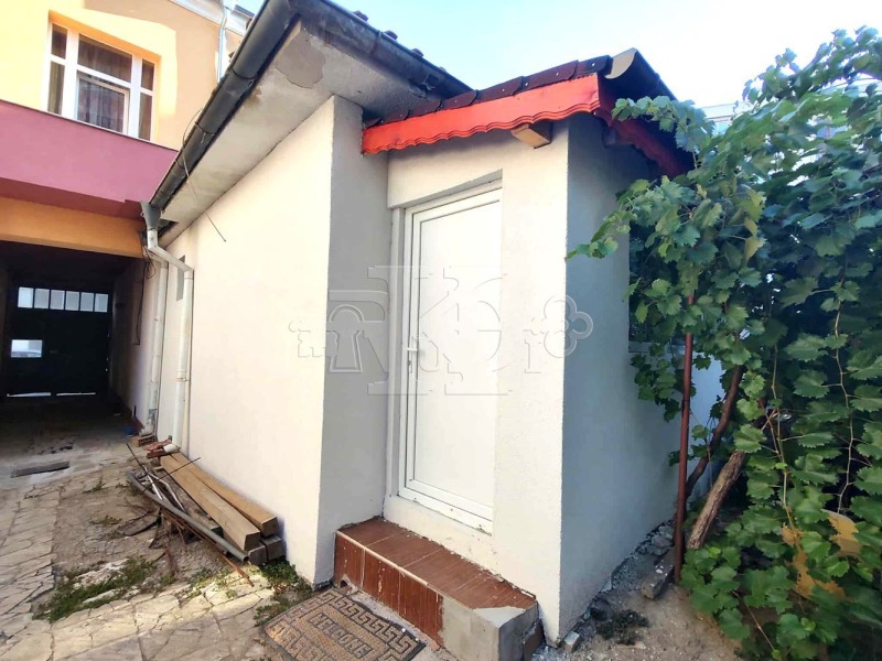 Продава ЕТАЖ ОТ КЪЩА, гр. Добрич, Център, снимка 12 - Етаж от къща - 52910430