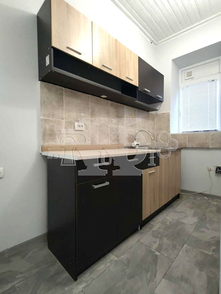 Продава ЕТАЖ ОТ КЪЩА, гр. Добрич, Център, снимка 3 - Етаж от къща - 52910430