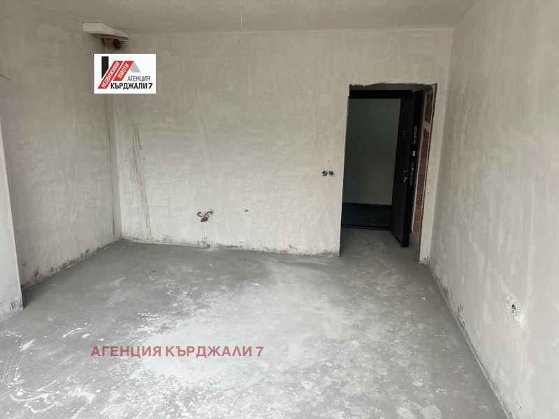 Продава 2-СТАЕН, гр. Кърджали, Възрожденци, снимка 2 - Апартаменти - 53283564