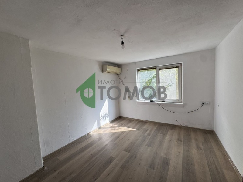 Продава 4-СТАЕН, гр. Шумен, 2-ри корпус, снимка 2 - Апартаменти - 52245604