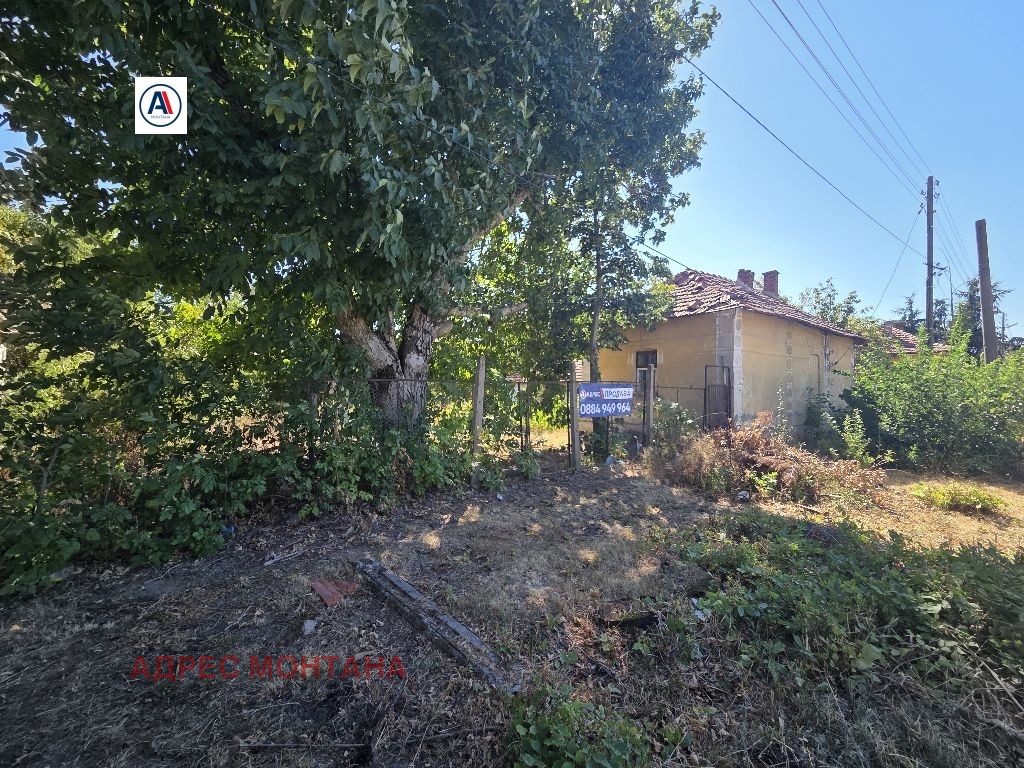 Продава КЪЩА, с. Якимово, област Монтана