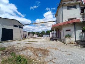 Industrie gebouw Pobeda, regio Dobritsj 12