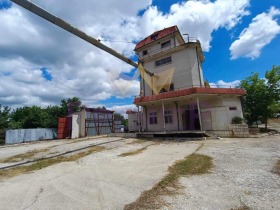 Industrie gebouw Pobeda, regio Dobritsj 2