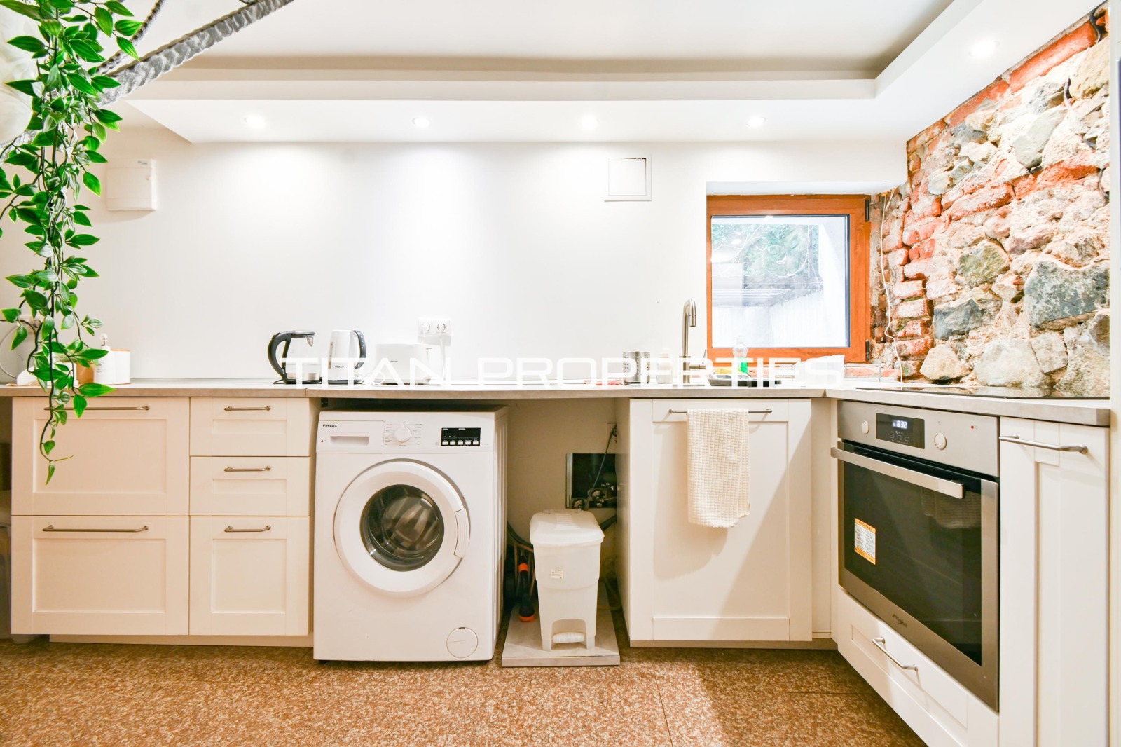 Продава КЪЩА, гр. София, Център, снимка 3 - Къщи - 52845938