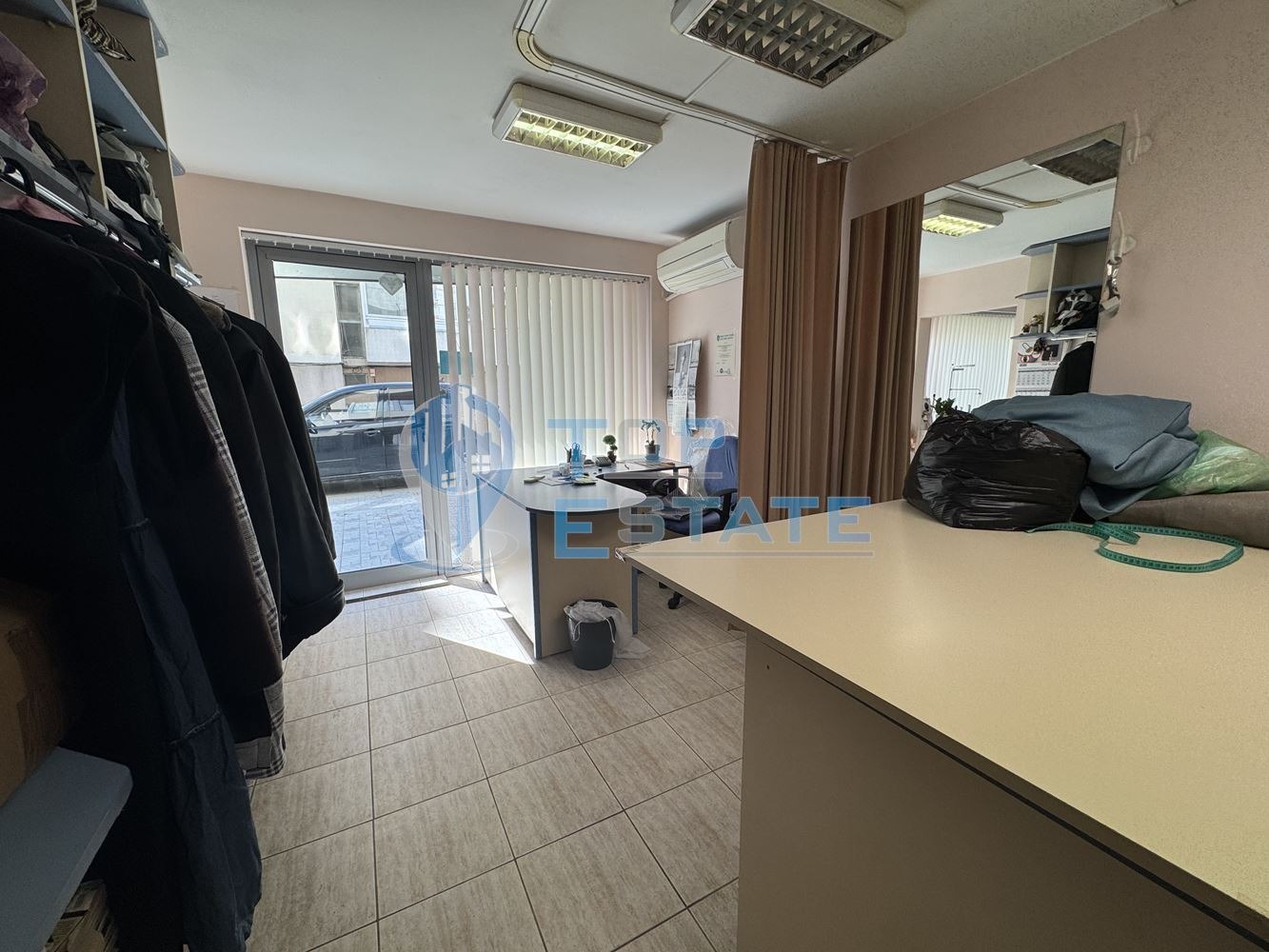 Продава МАГАЗИН, гр. Велико Търново, Колю Фичето, снимка 2 - Магазини - 53997509