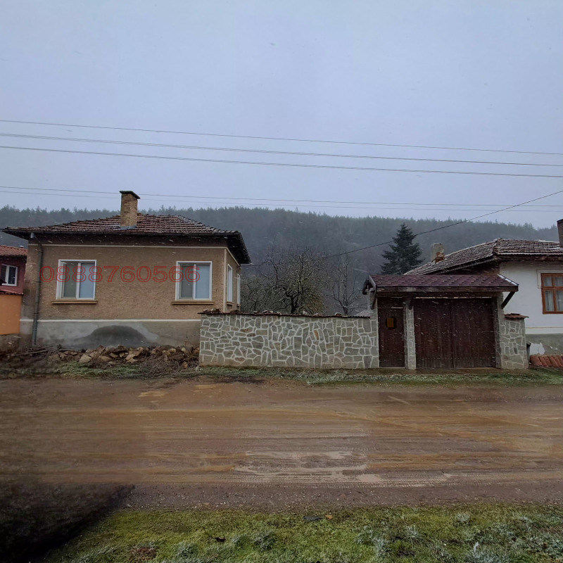 Продава КЪЩА, с. Осоица, област София област