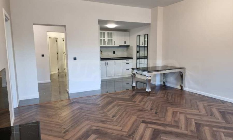 Продава 3-СТАЕН в област Благоевград, гр. Банско - 145 кв.м / 160 000 € » 312 932.80 лв., СУПРИММО ОФИСИ В СТРАНАТА