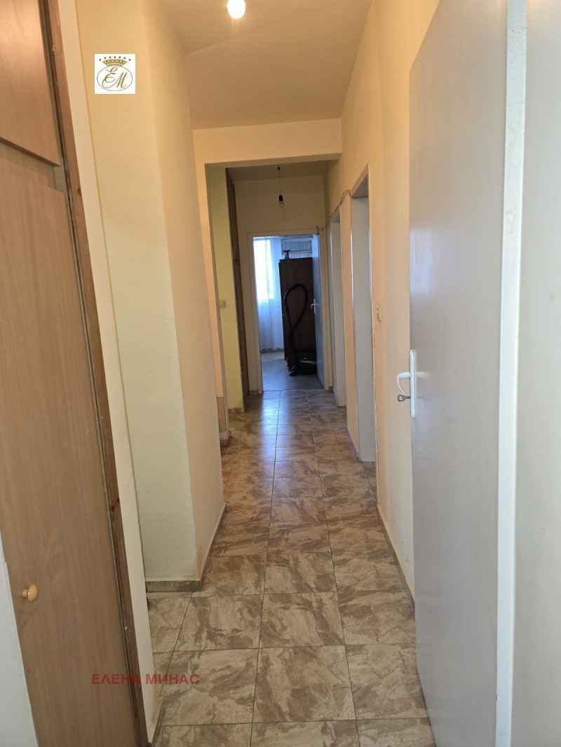 Продава МНОГОСТАЕН, гр. Шумен, Добруджански, снимка 2 - Апартаменти - 52194760