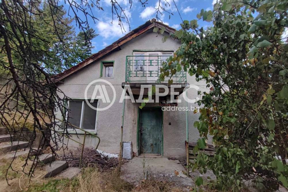 Продава КЪЩА, с. Церово, област София област