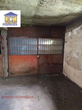 Garaj Centar, Pernik 4