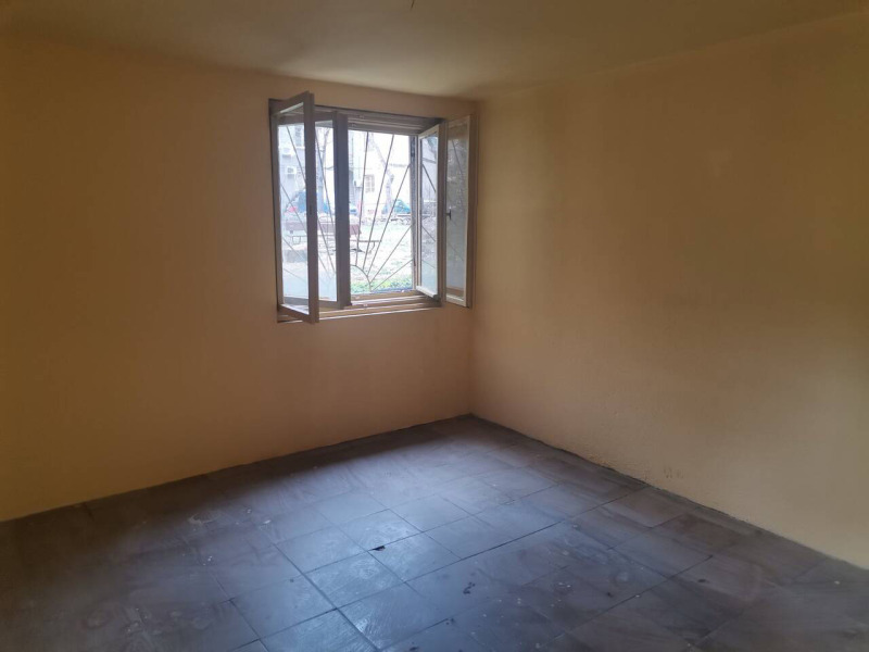 Na prodej  Kancelář Plovdiv , Centar , 15 m2 | 69333357