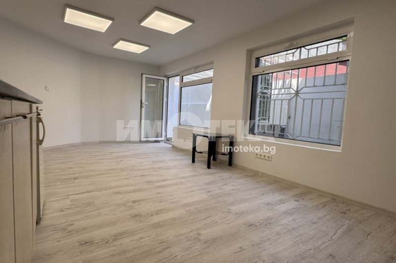 Продава МАГАЗИН, гр. Варна, Колхозен пазар, снимка 2 - Магазини - 51753050