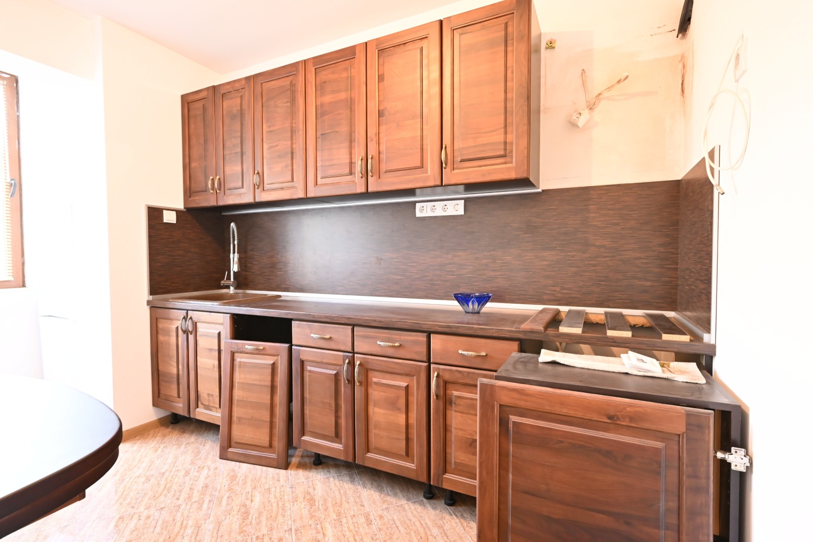 Продава 4-СТАЕН, гр. Плевен, 9-ти квартал, снимка 2 - Апартаменти - 56215921