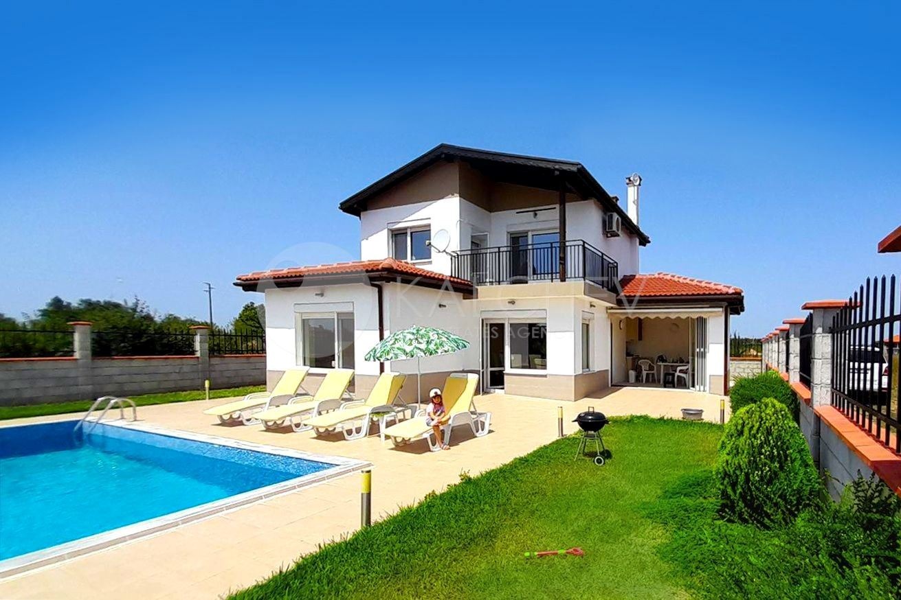 Продава КЪЩА, гр. Балчик, област Добрич, снимка 2 - Къщи - 46745224