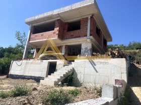 КЪЩА, 220 m2
