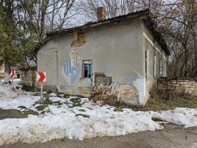 Продажба на имоти в с. Горски Сеновец, област Велико Търново - изображение 1 