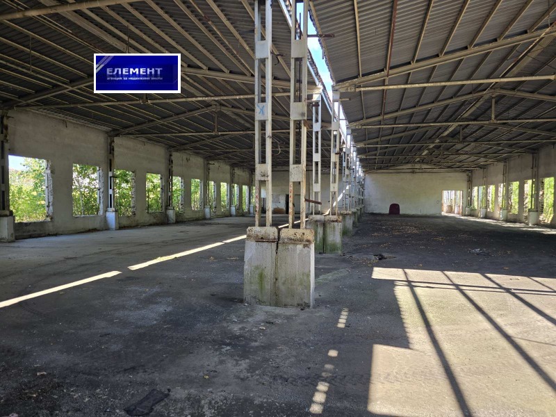 In vendita  Edificio industriale Plovdiv , Industrialna zona - Sever , 30000 mq | 94178466 - Immagine [3]