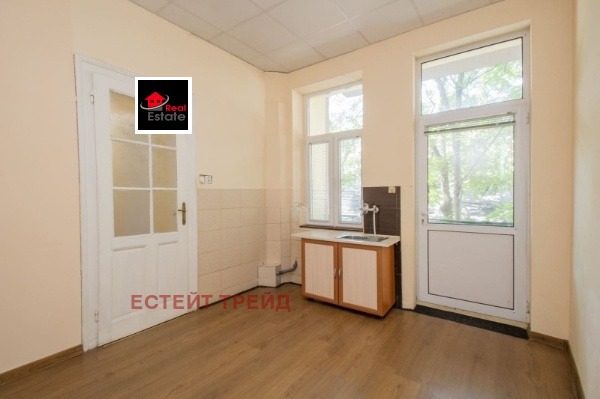 De vânzare  3 dormitoare Sofia , Țentâr , 123 mp | 29004101 - imagine [15]