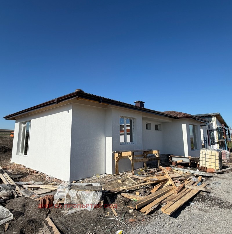 Продава КЪЩА, с. Гурмазово, област София област