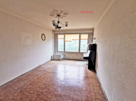 1 chambre Hristo Smirnenski, Plovdiv