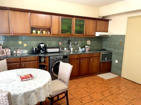 Piso de la casa Prigarov rayon, Pernik 1