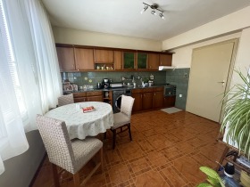 Piso de la casa Prigarov rayon, Pernik 3