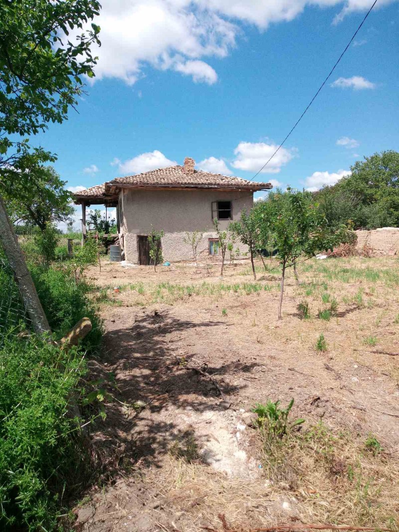Продава ПАРЦЕЛ в област Шумен, с. Златна нива - 100 кв.м / 13 500 € » 26 403.71 лв., АДРЕС НЕДВИЖИМИ ИМОТИ - КАНТОРА ШУМЕН