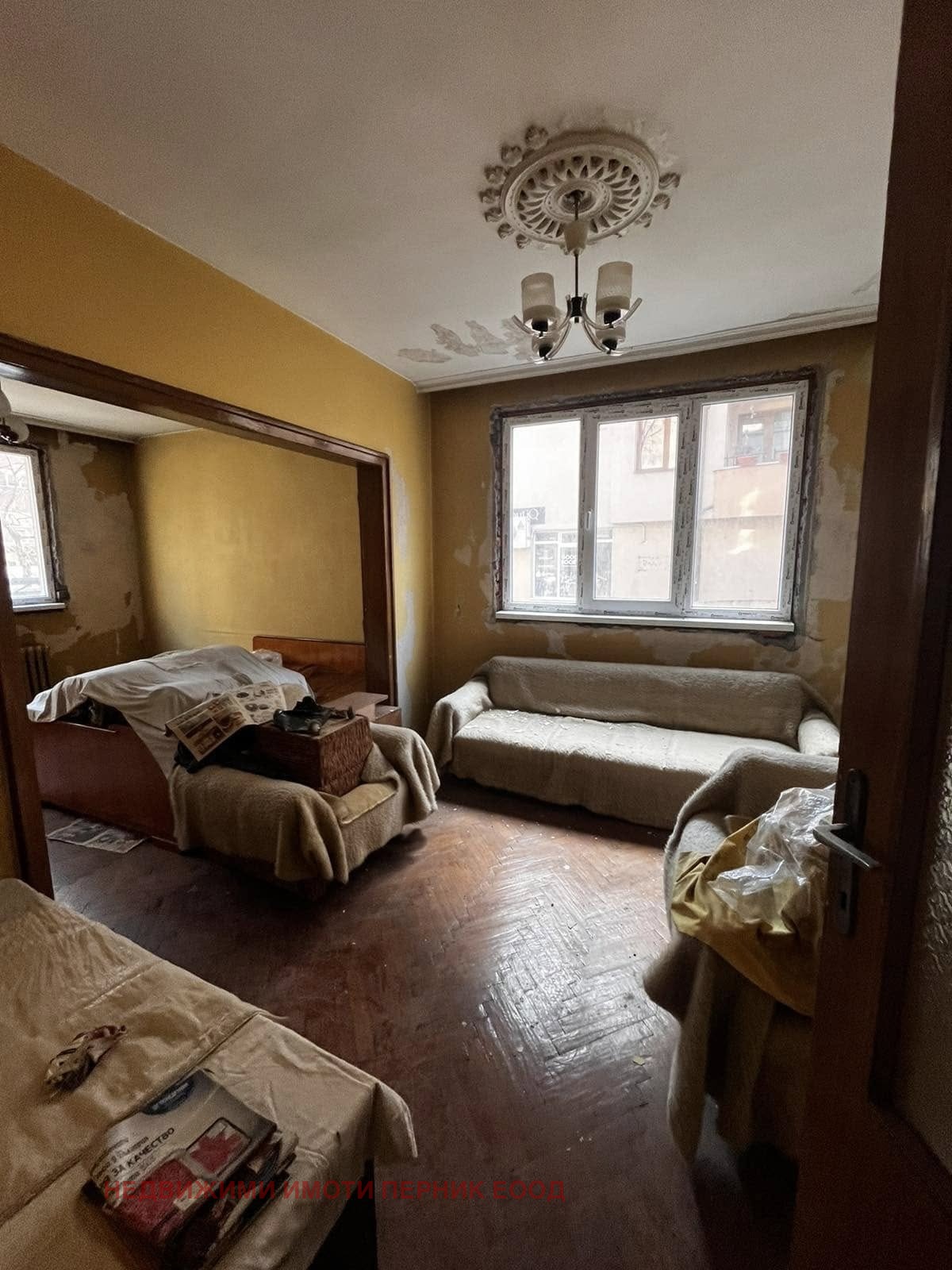 Продава 3-СТАЕН, гр. Перник, Център, снимка 2 - Апартаменти - 54423010