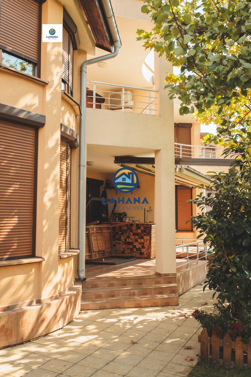 Продава КЪЩА, гр. Бургас, Сарафово, снимка 2 - Къщи - 52192643