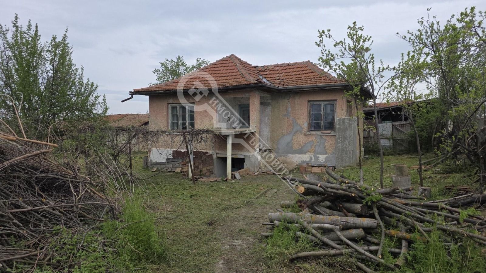 Продава КЪЩА, с. Поликраище, област Велико Търново