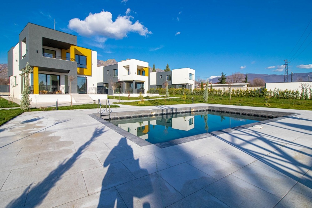 Продава КЪЩА, гр. Сливен, в.з. Сливен, снимка 2 - Къщи - 53706846