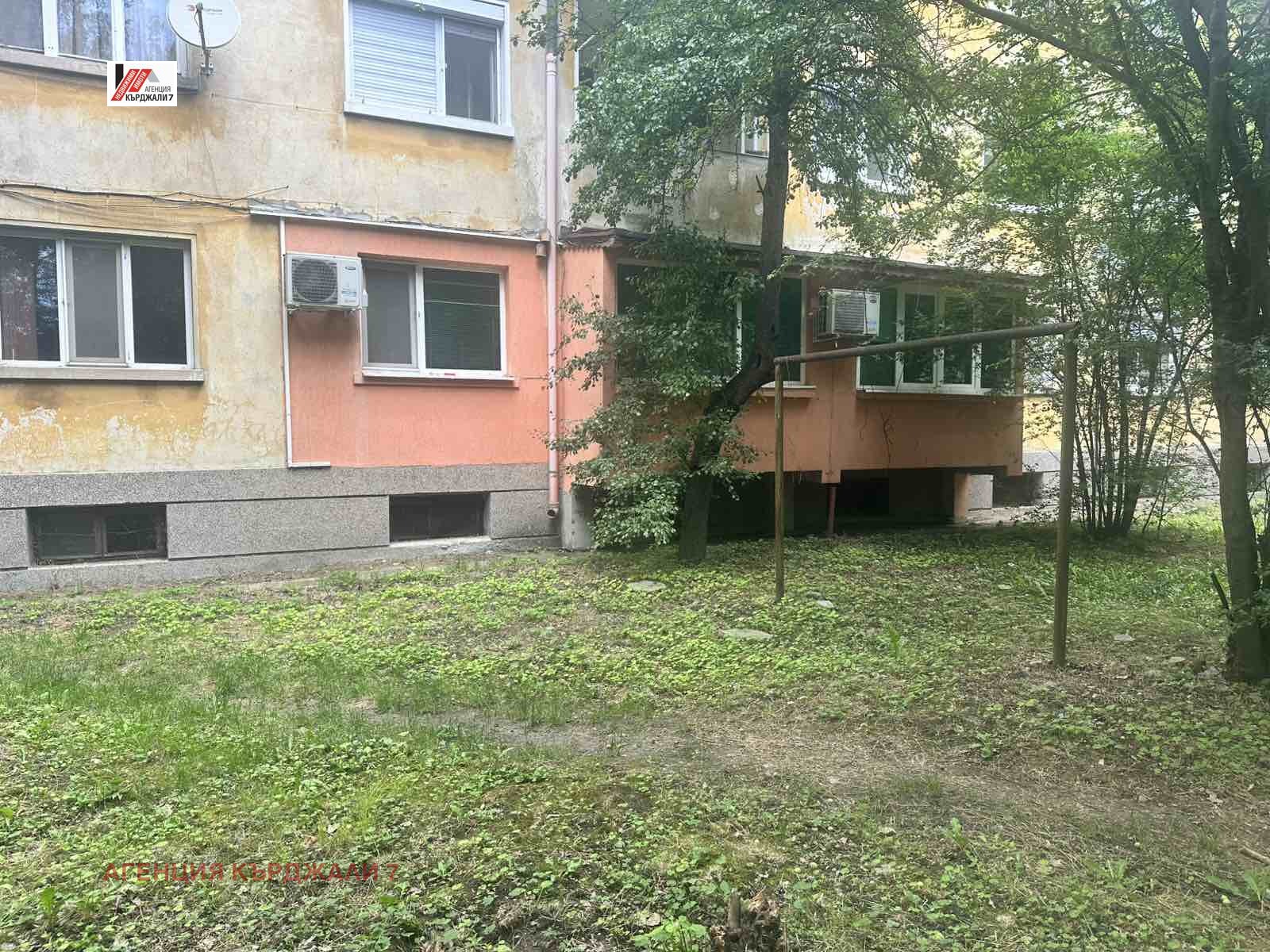 Продава 2-СТАЕН, гр. Кърджали, Център, снимка 15 - Апартаменти - 55896921