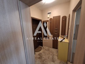1 chambre Idealen tsentar, Pleven