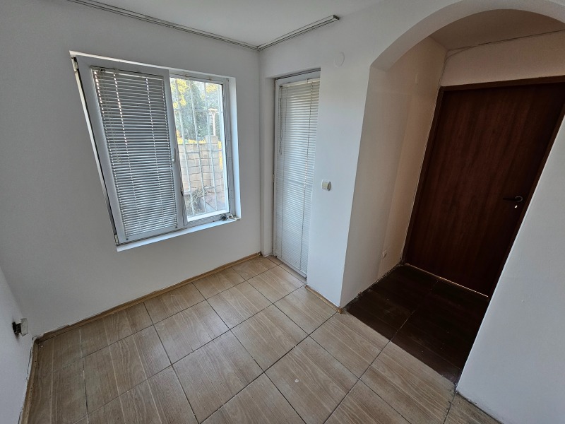 Продава  4-стаен град Варна , Левски 1 , 110 кв.м | 92375096 - изображение [16]