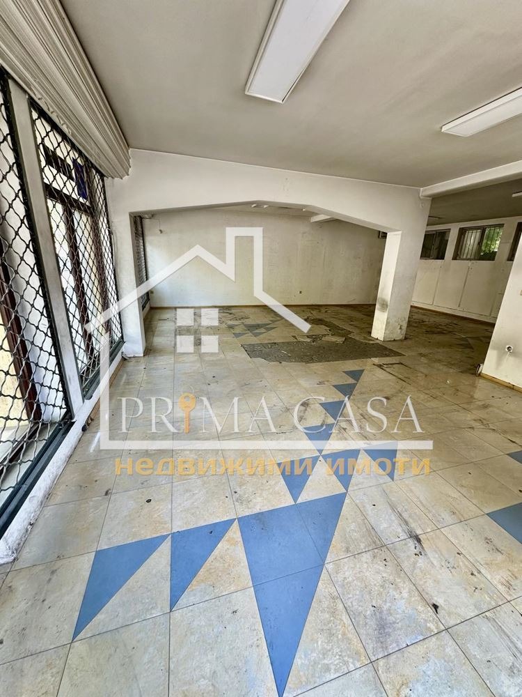 Продава  Магазин град Пловдив , Център , 215 кв.м | 30400343
