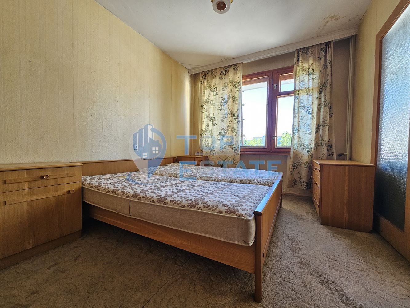 Продава МНОГОСТАЕН, гр. Велико Търново, Бузлуджа, снимка 2 - Апартаменти - 50999249