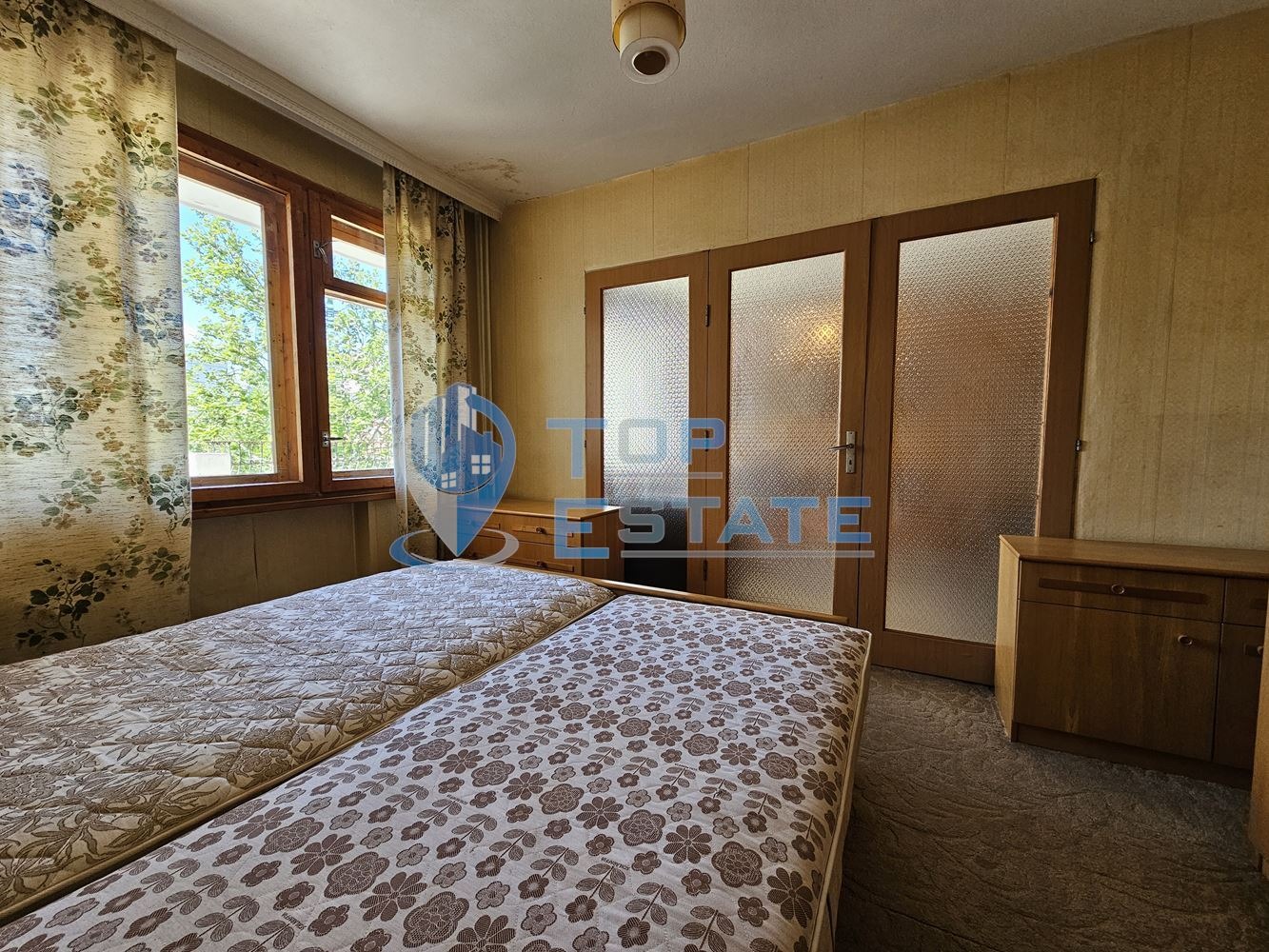 Продава МНОГОСТАЕН, гр. Велико Търново, Бузлуджа, снимка 2 - Апартаменти - 50999249